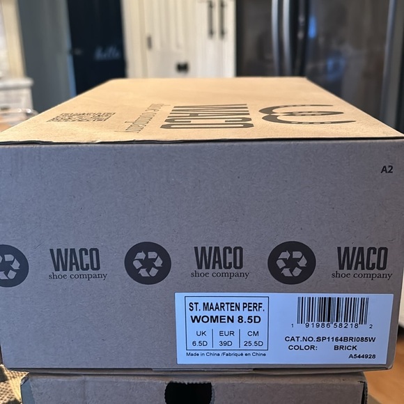 Spenco Women's St. Maarten Mule, Brick, 8.5 Wide new in box - Picture 2 of 6